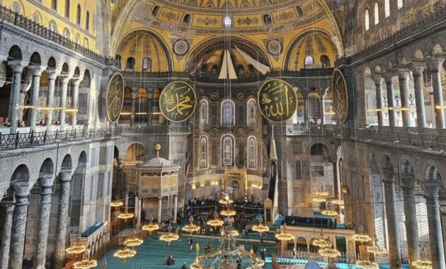 Umroh Plus Turki: Perjalanan Ibadah Sekaligus Wisata Sejarah yang Tak Terlupakan